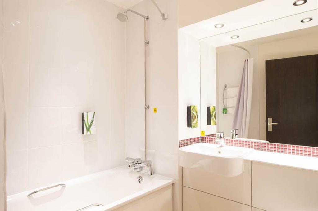 Premier Inn Glasgow East Kilbride - Peel Park 外观 照片